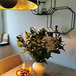 Elegant 2 Bd Apartment