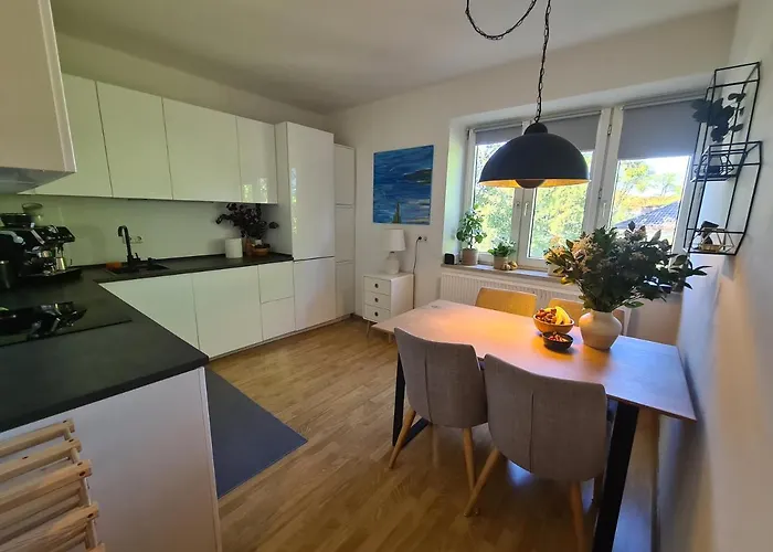 Elegant 2 Bd Apartment